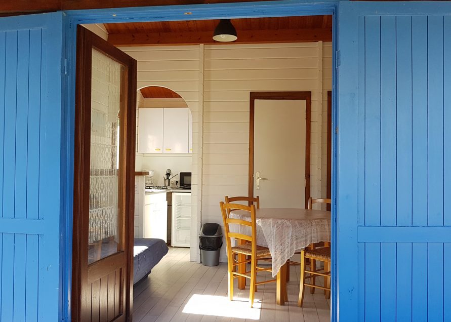 Chalet en bord de rivière et près des plages